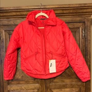 All in motion: NWT lightweight, warm puffer ladies jacket. Excellent condition.